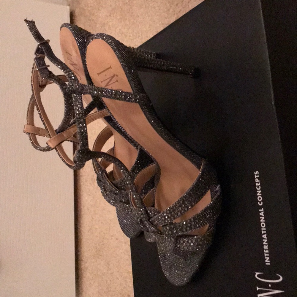 Heels - Picture 2 of 3
